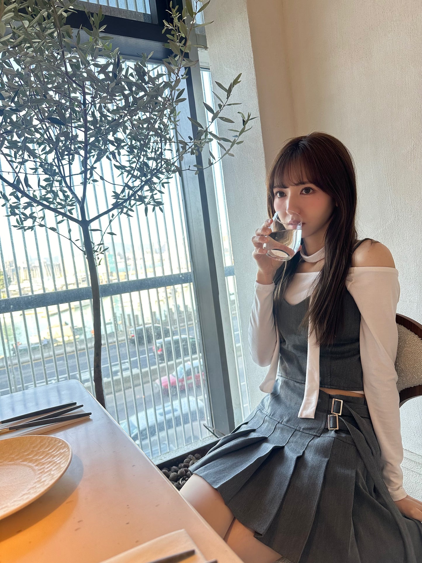 女團吊帶西裝百摺裙套裝