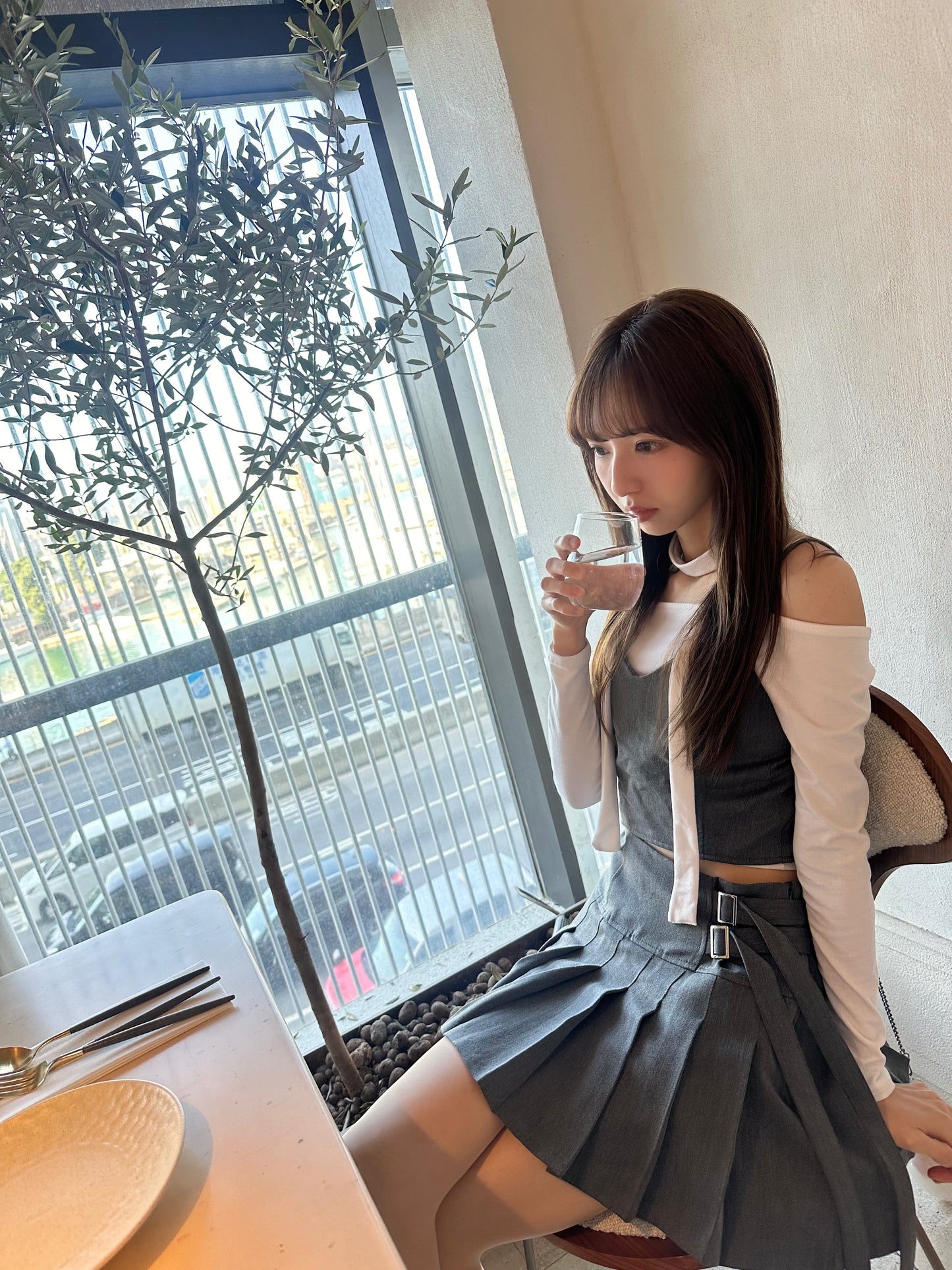 女團吊帶西裝百摺裙套裝