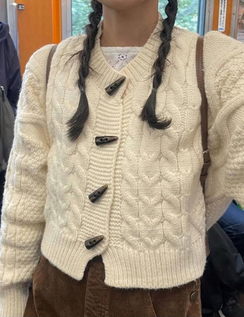 日常必備!! 扭麻花牛角鈕扣Cardigans