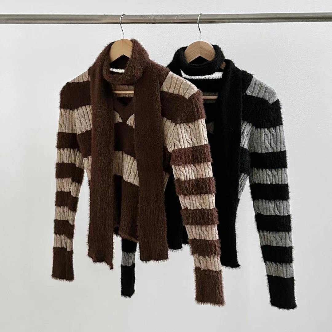 秋冬顯瘦!!V領毛絨間條針織Top+同色系小頸巾