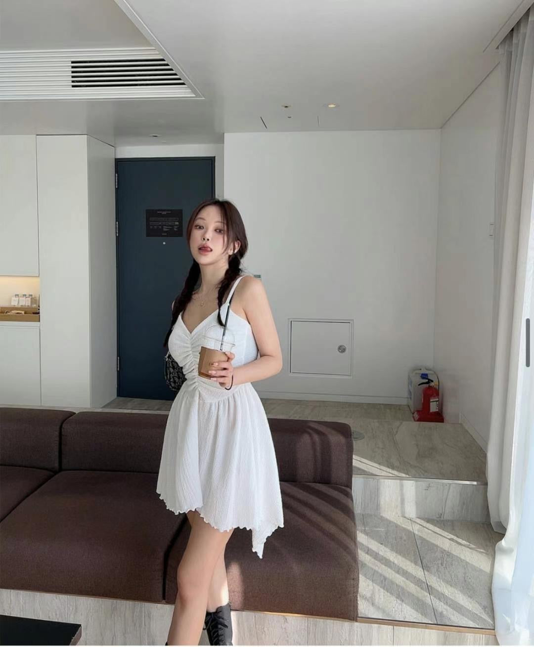 性感吊帶抓皺連身裙