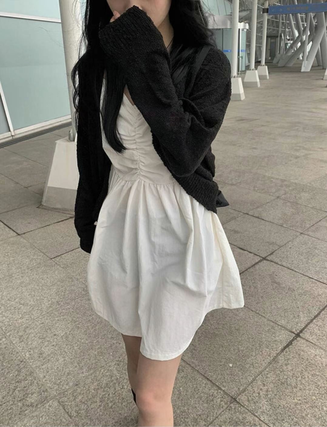 日系淨色吊帶抓皺連身裙