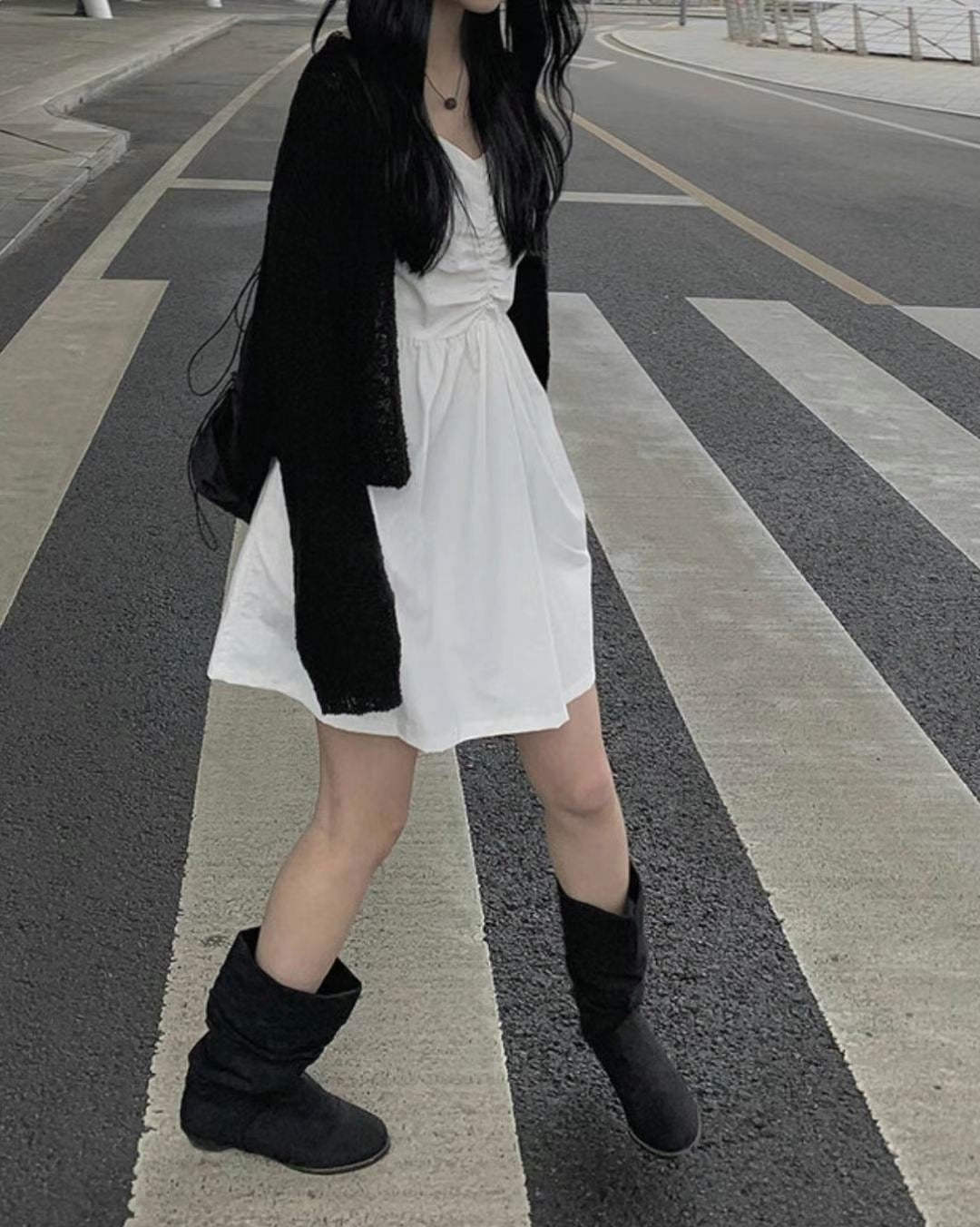 日系淨色吊帶抓皺連身裙