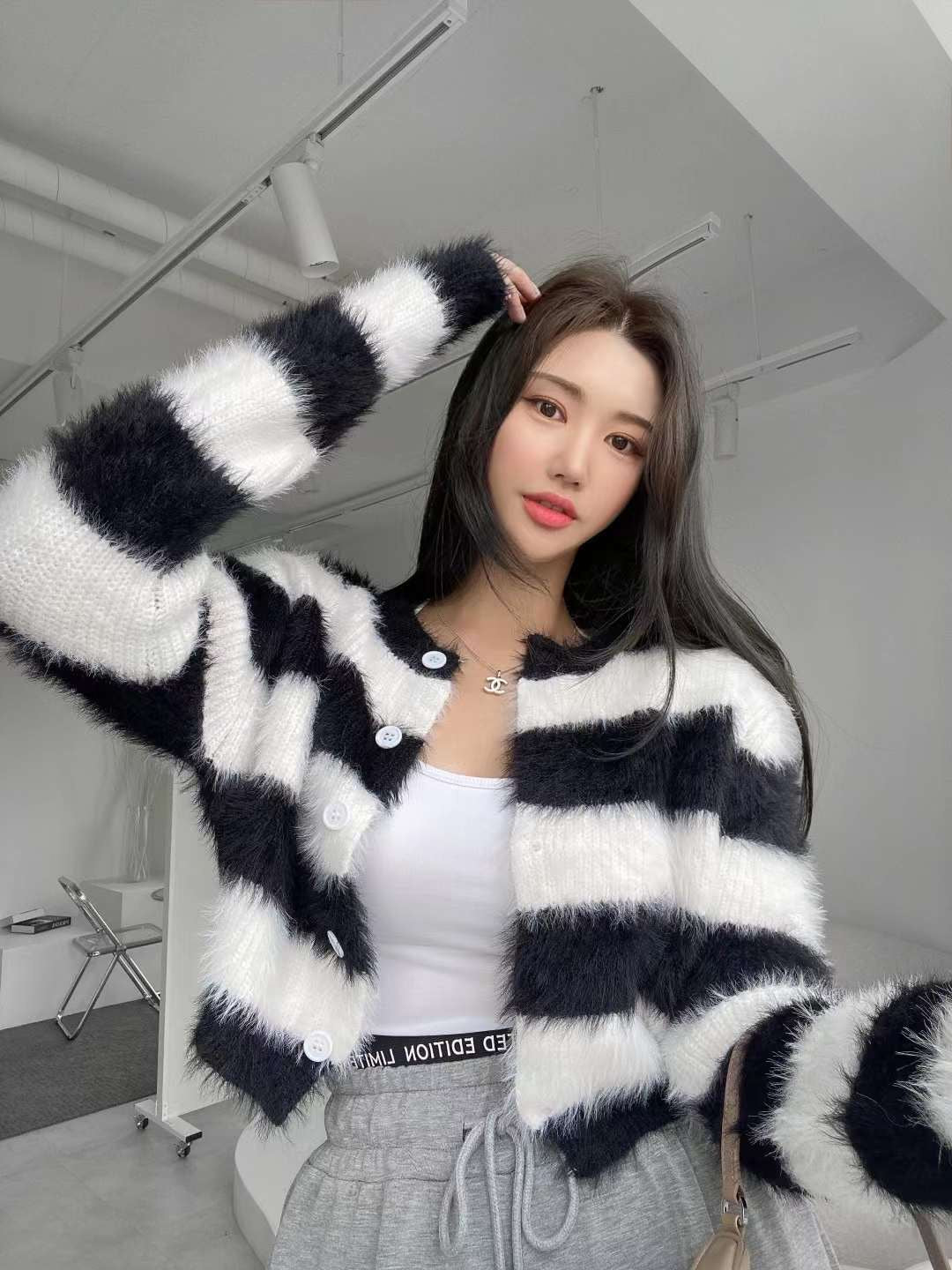 橫間紋柔軟毛毛Cardigans