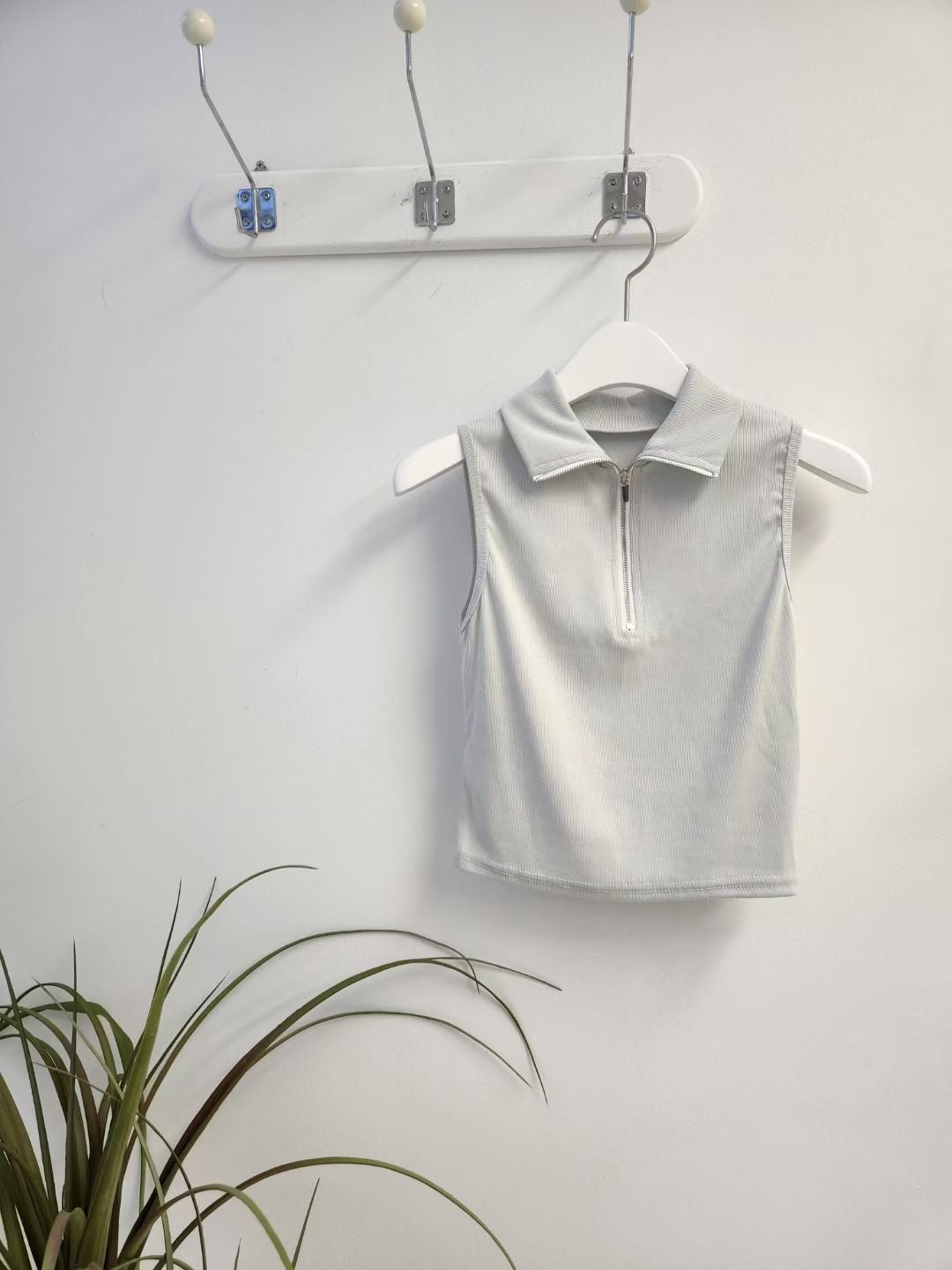 Collar Half Zip-up Vest