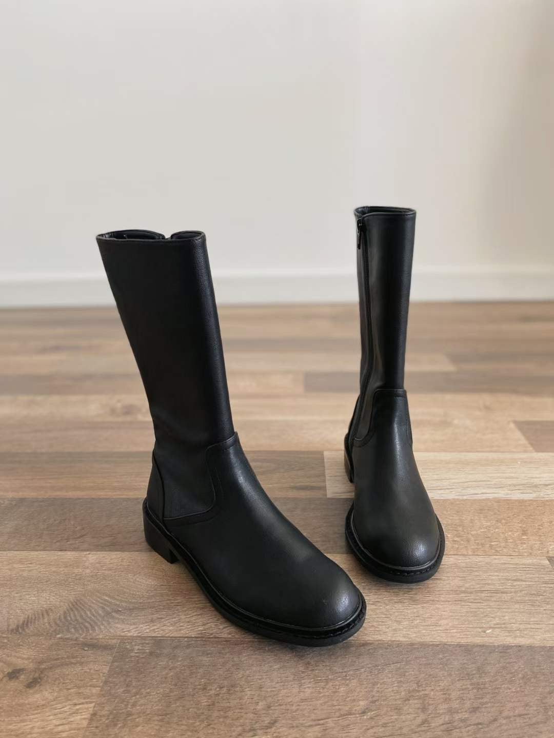 Round Toe Midi-Boots