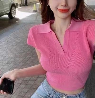 翻V領坑紋針織Crop Top