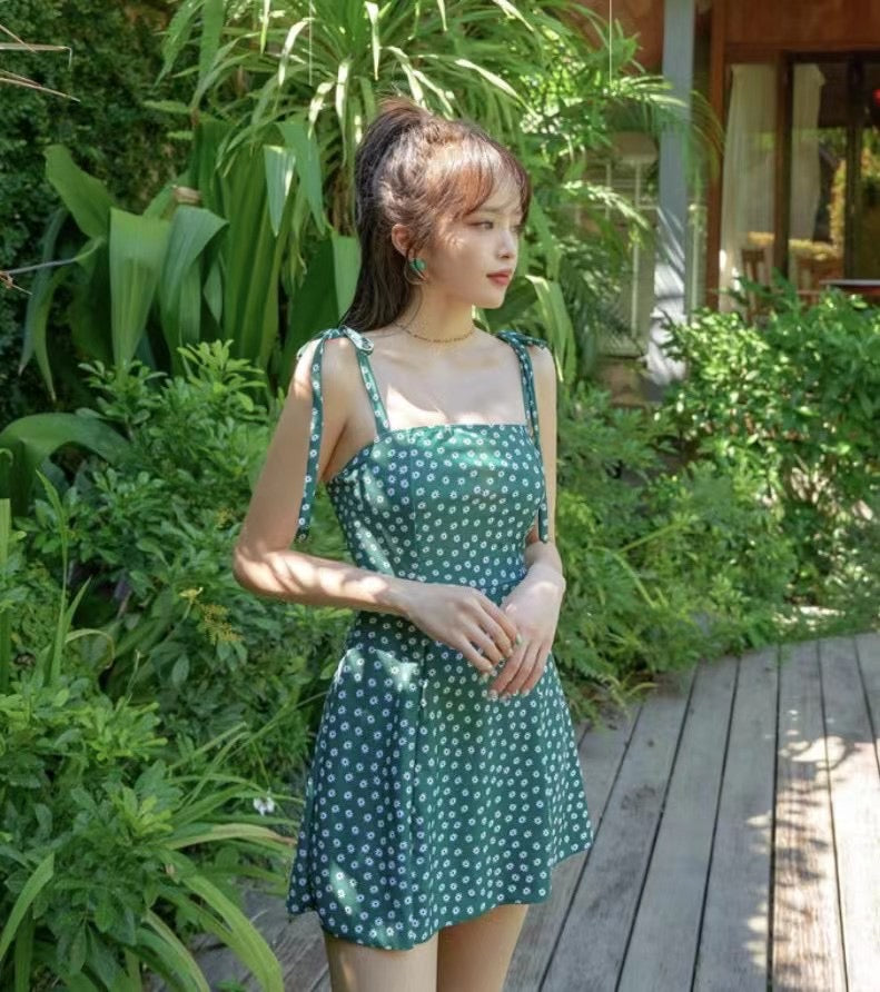 小吊帶碎花連身泳衣