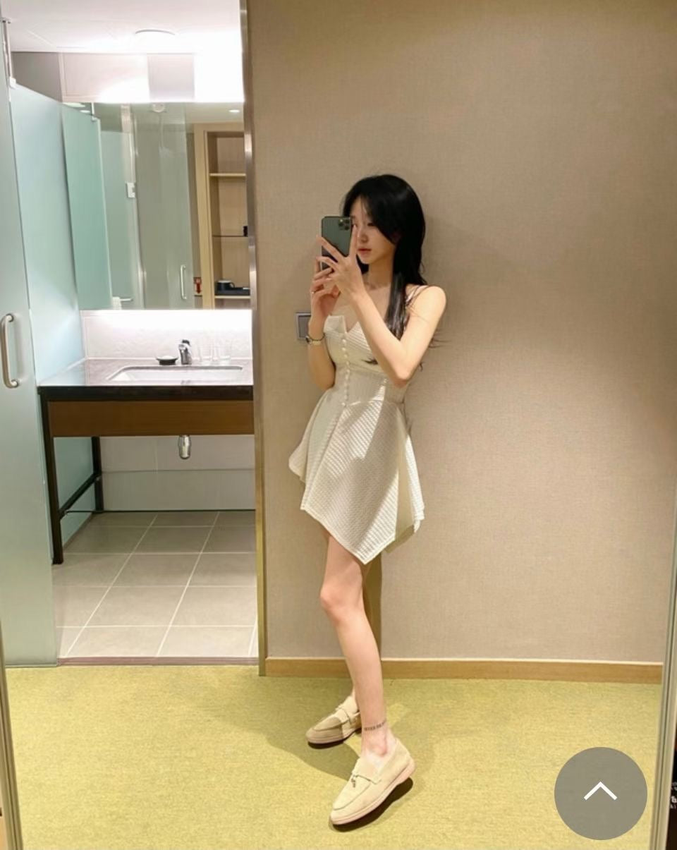 吊帶性感小白裙