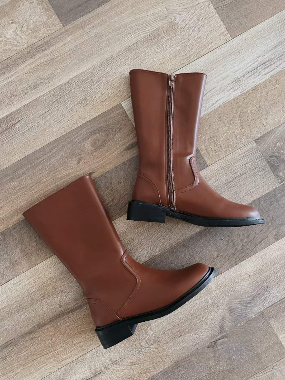 Round Toe Midi-Boots