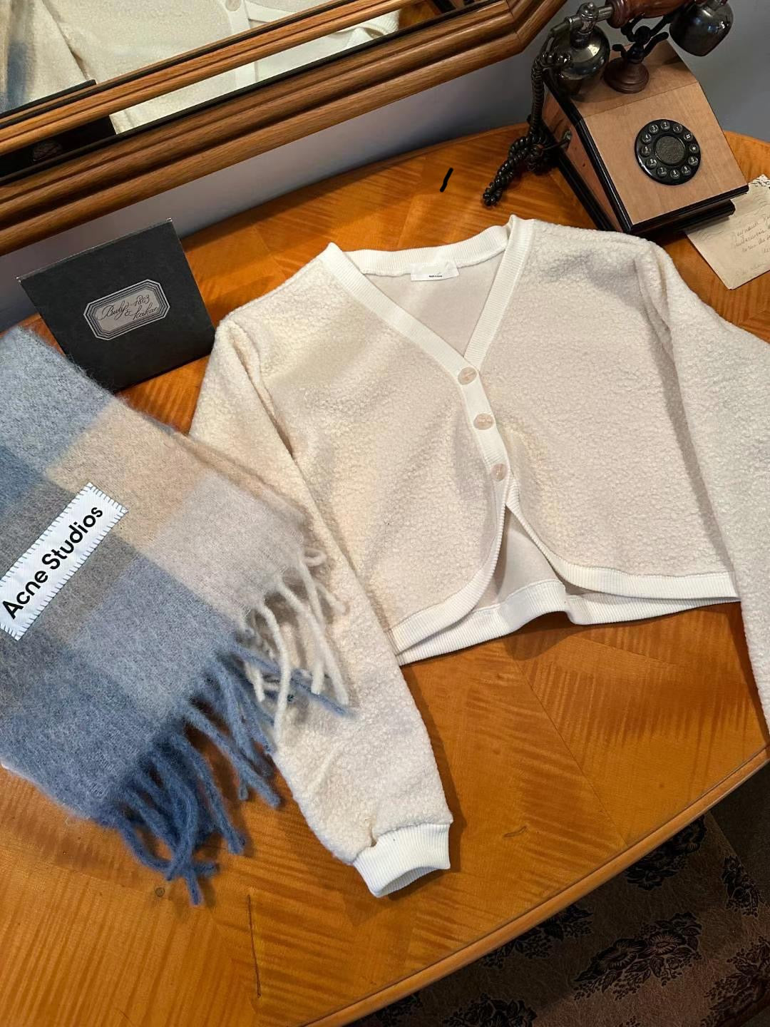 可愛雪球毛粒Cardigans