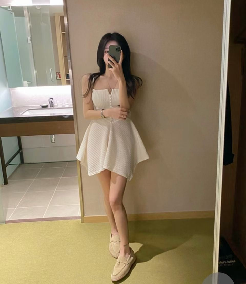 吊帶性感小白裙